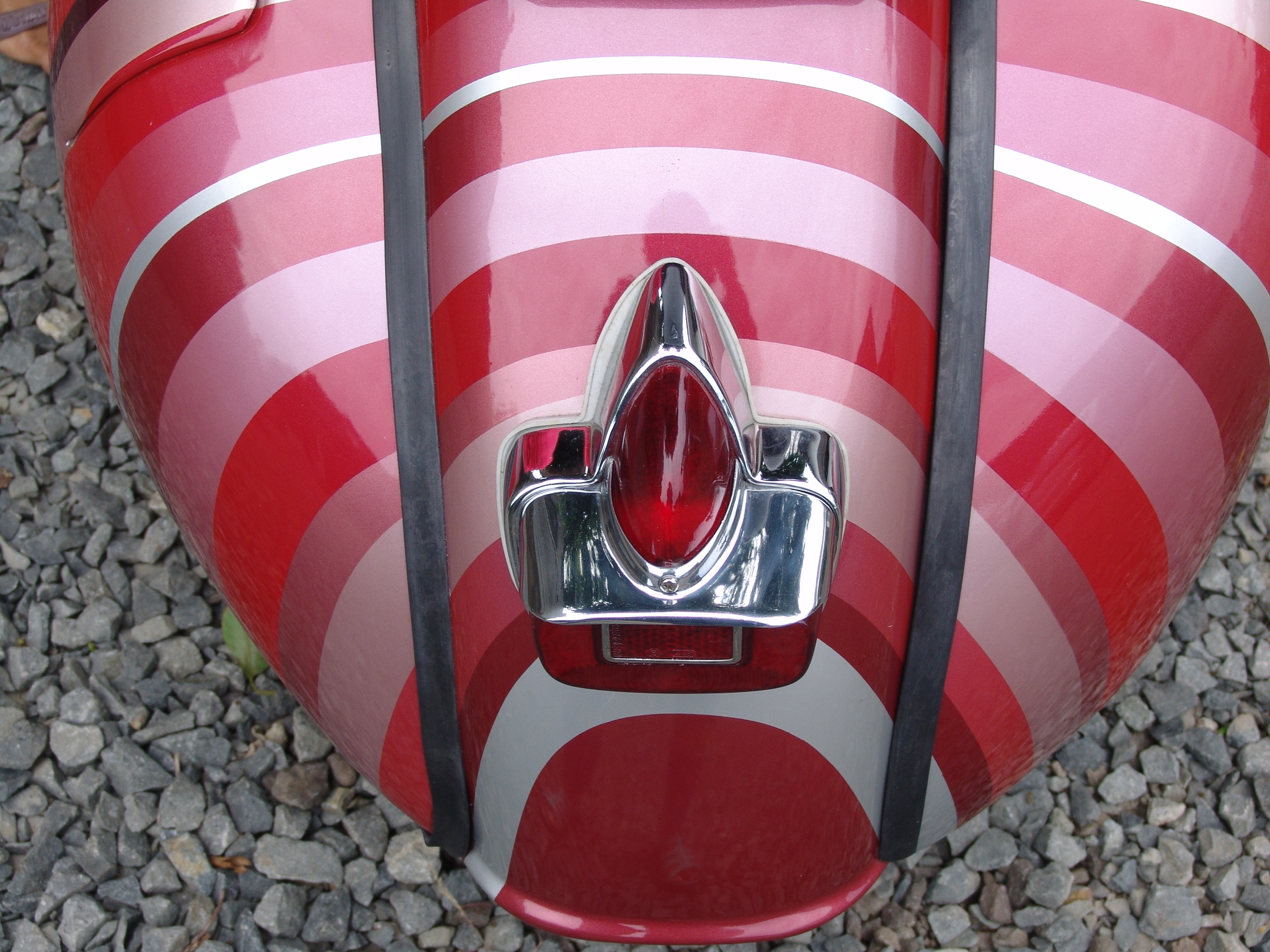 Vespa GS 150 Stripes – rear view
